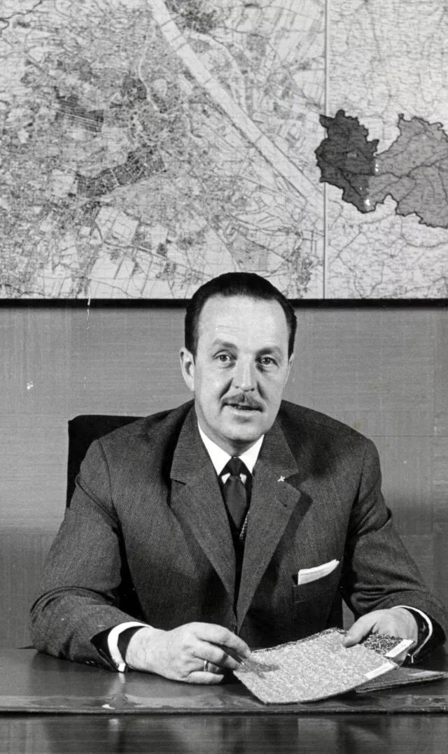 Kurt Smolka in seiner Firma in Wien