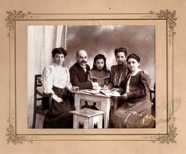 Kati Andai's maternal family