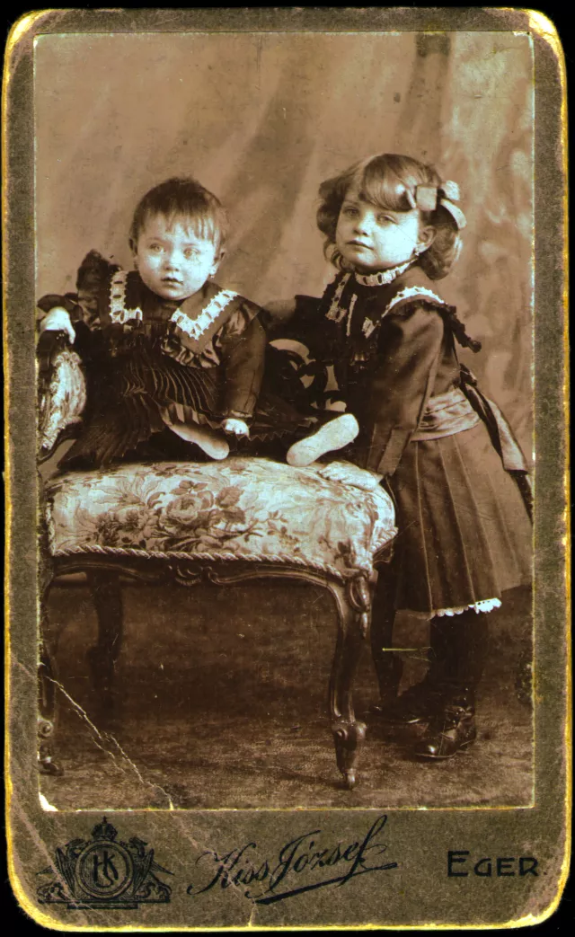 Rozsi Schwarz and Piri Deri