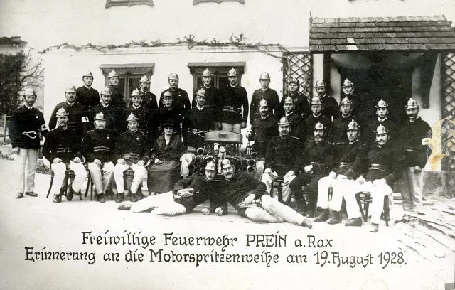 Lilli Tauber's uncle Isidor Friedmann with the volunteer fire brigade of Prein