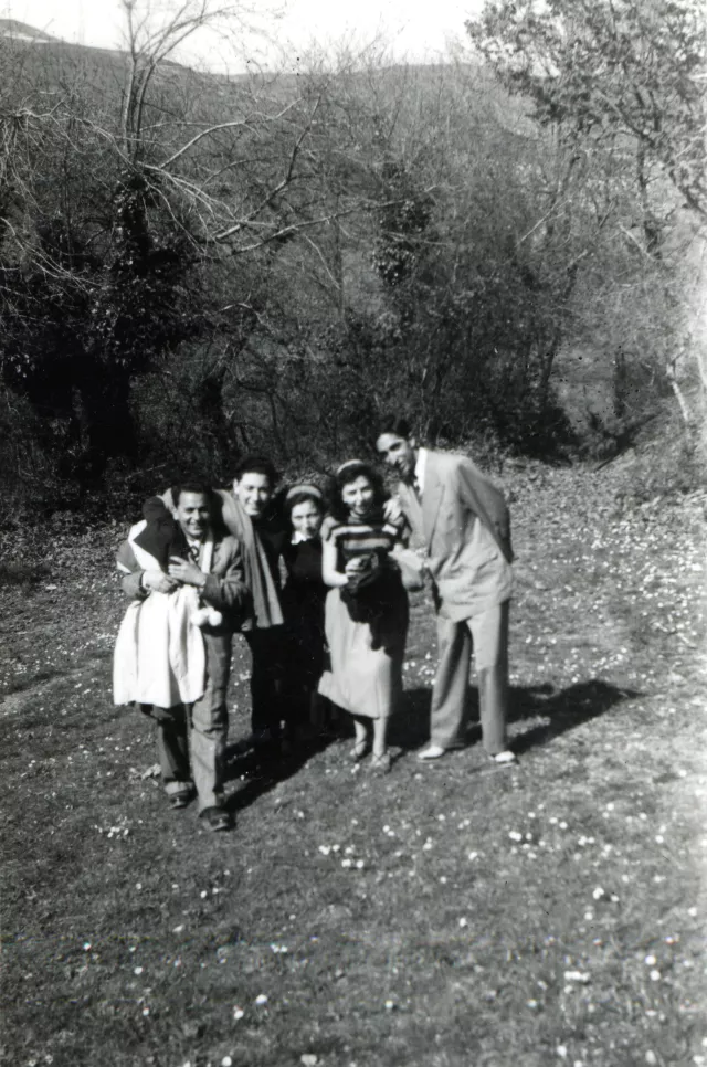 Harun Bozo and friends at a picnic