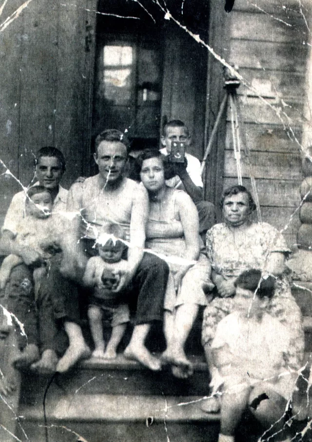 Efim Pisarenko, his brother Misha Pisarenko and their neighbors