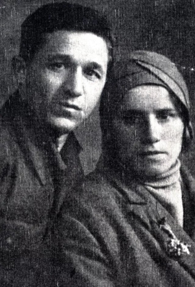 Efim Pisarenko's sister Lisa Muravina with her future husband Aron Muravin