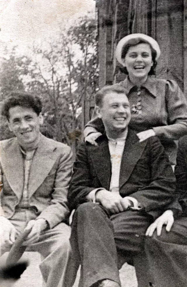 Ida Limonova's first husband Natan Shafir with his friends