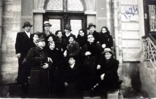 Zakhar Benderskiy with his friends
