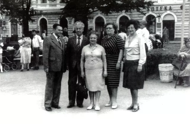 Zakhar Benderskiy with his wife and friends