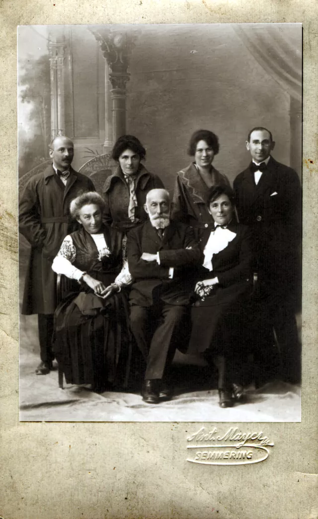 Mor Berdach and family