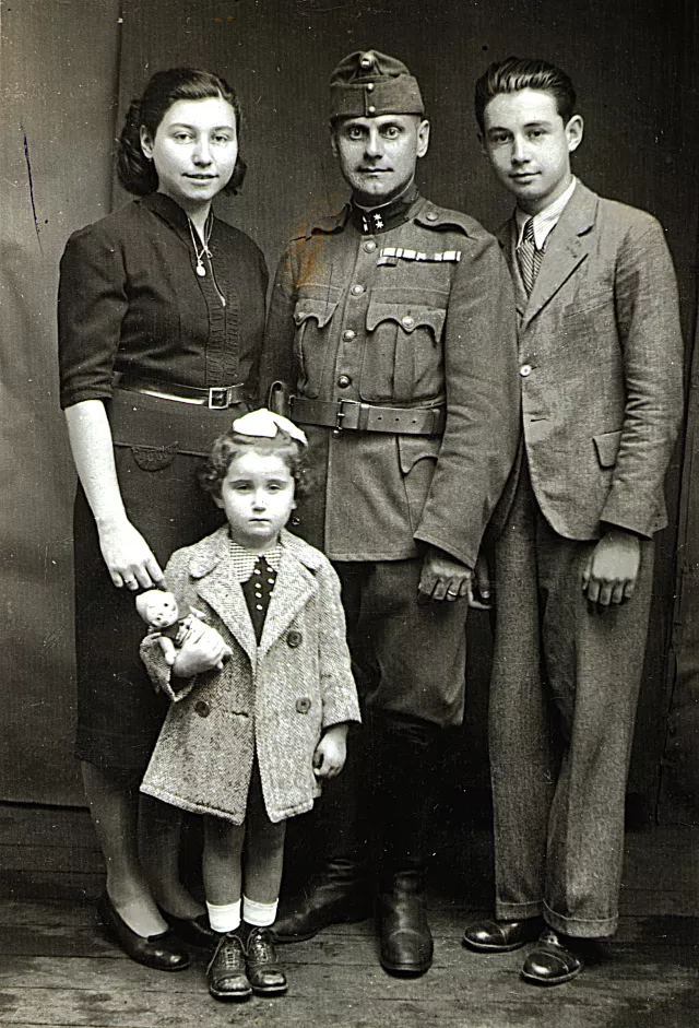 Mark Rosner with his family