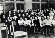 Emilia Ratz and schoolmates