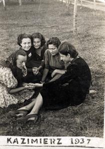 Emilia Ratz on a school trip