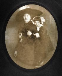 Leontine und Anna Samek