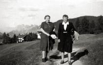 Leontine Samek und Lotte Brüll auf Sommerfrische