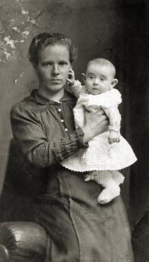 Herbert Lewin und seine Amme Frau Schaller