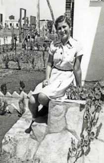 Kitty Schrott vor ihrer Rückkehr nach Österreich in Palästina