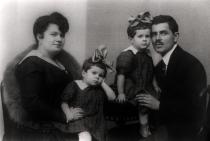 Osias und Mindel Uri mit Edith Herzlinger und Cäcilie Lauber
