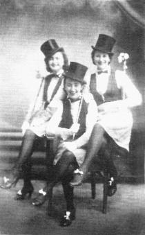 Bella Merdler auf einem Purim Ball der WIZO