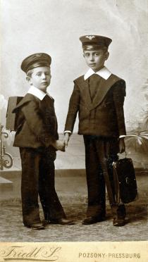 Susanne Zahradniks Vater Ernst Adler mit seinem Cousin Fritz Ehrenwald