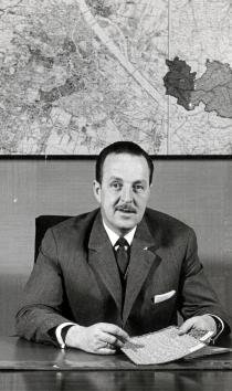 Kurt Smolka in seiner Firma in Wien