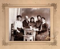 Kati Andai's maternal family