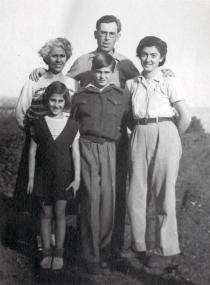 The family of Marco Aroyo