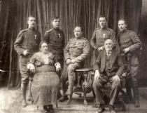 The family of  Oro Menahem