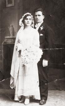 Victoria and Mois Arenos