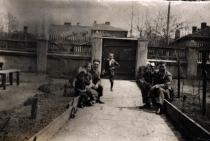 Leon Kohen and relatives