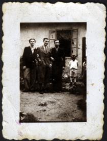 Mazal Asael's maternal relatives