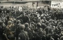 Yako Izidor Yakov when awarded the prize for his team