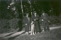Harry Fink with his mother and Scharpner grandparents