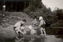 Harry Fink with his daughters