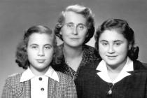 Katharina Stecklmacherova with her daughters Karmela Ben Dom and Michal Maud Beer