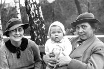Katharina Stecklmacher with her daughter Karmela Ben Dom and her mother Stefanie Steinerova
