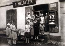 Samuel Waldstein with family