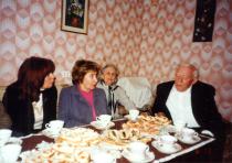 Cilja Laud with members of the Jewish community of Estonia