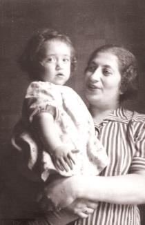 Ruth Laane and her mother Marcel Mendelev