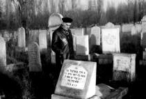 Jozsef Faludi's brother Imre Fogler at his uncle's in-laws' grave