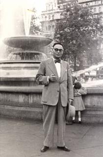 Sam Modiano in London