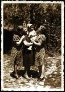 Bozsi Spiegel with relatives