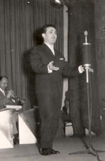 Angyalosi Endre, a táncdalénekes