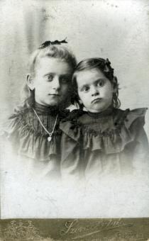 Julia Foldesne Altman and Giza Altman