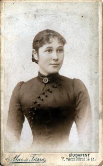 Julia Gluck