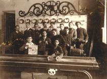 Beniamin Joheles with his apprentices