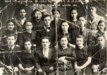Fayvel and Falk Glezer and the members of the amateur Jewish group