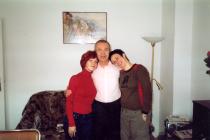 Simon Tregeras with his daughters Taube and Liana