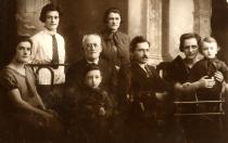 Isroel Lempertas and his family