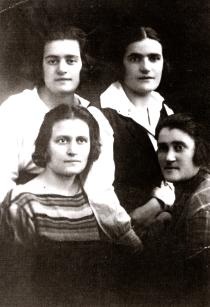 Isroel Lempertas's distant paternal relatives