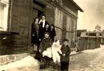 Isroel Lempertas and his family