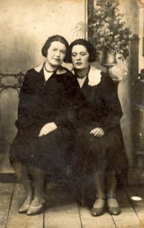 Gitah Dudak and her friend Rasa Dudak