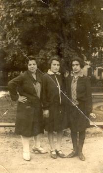 Pesia Begak with her friends